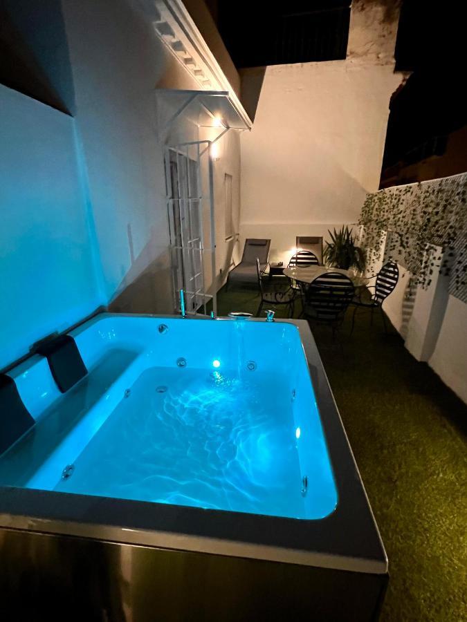 Downtown Apartment With Private Terrace & Jacuzzi 세비야 외부 사진